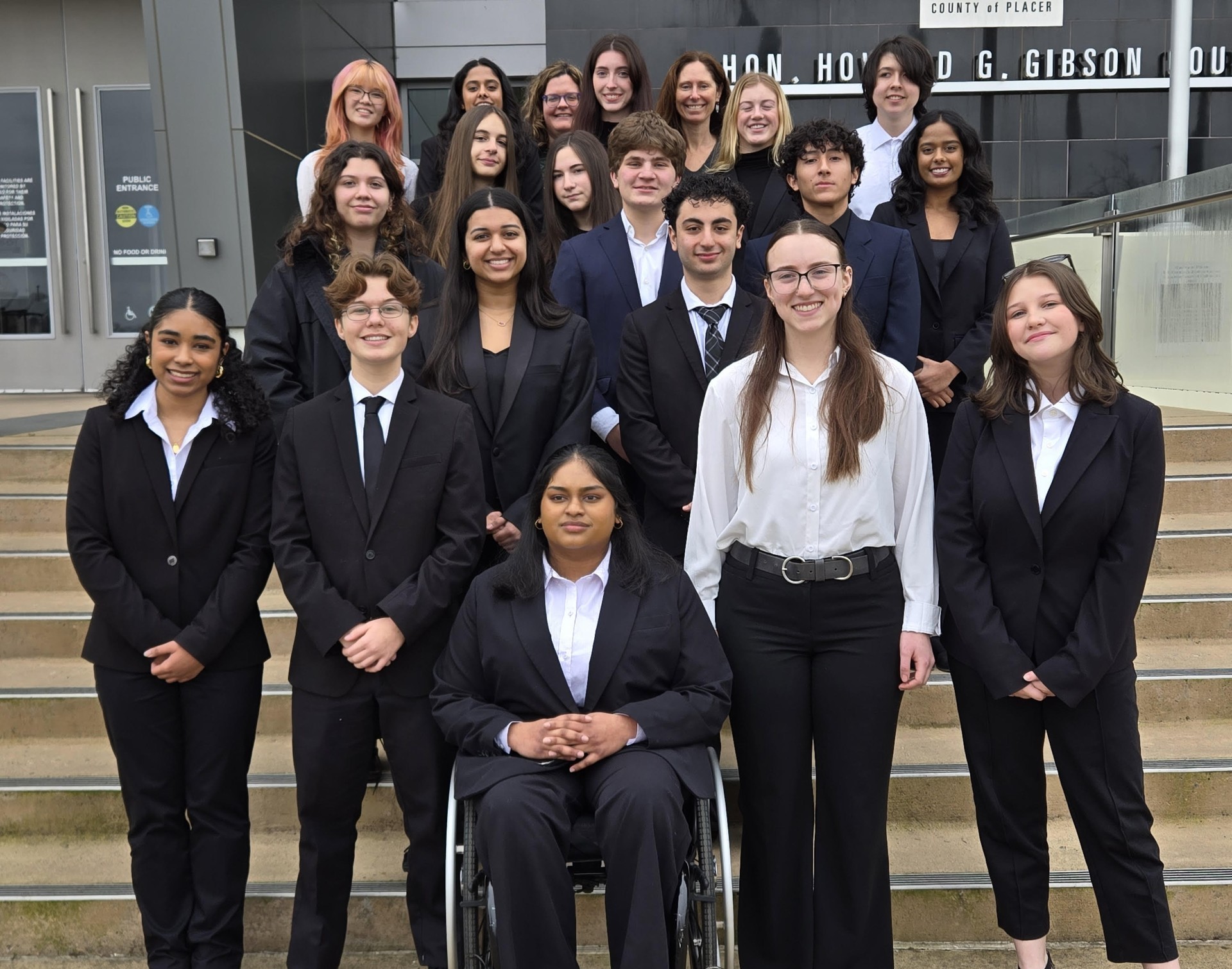 Mock Trial winning team picture in front of courthouse